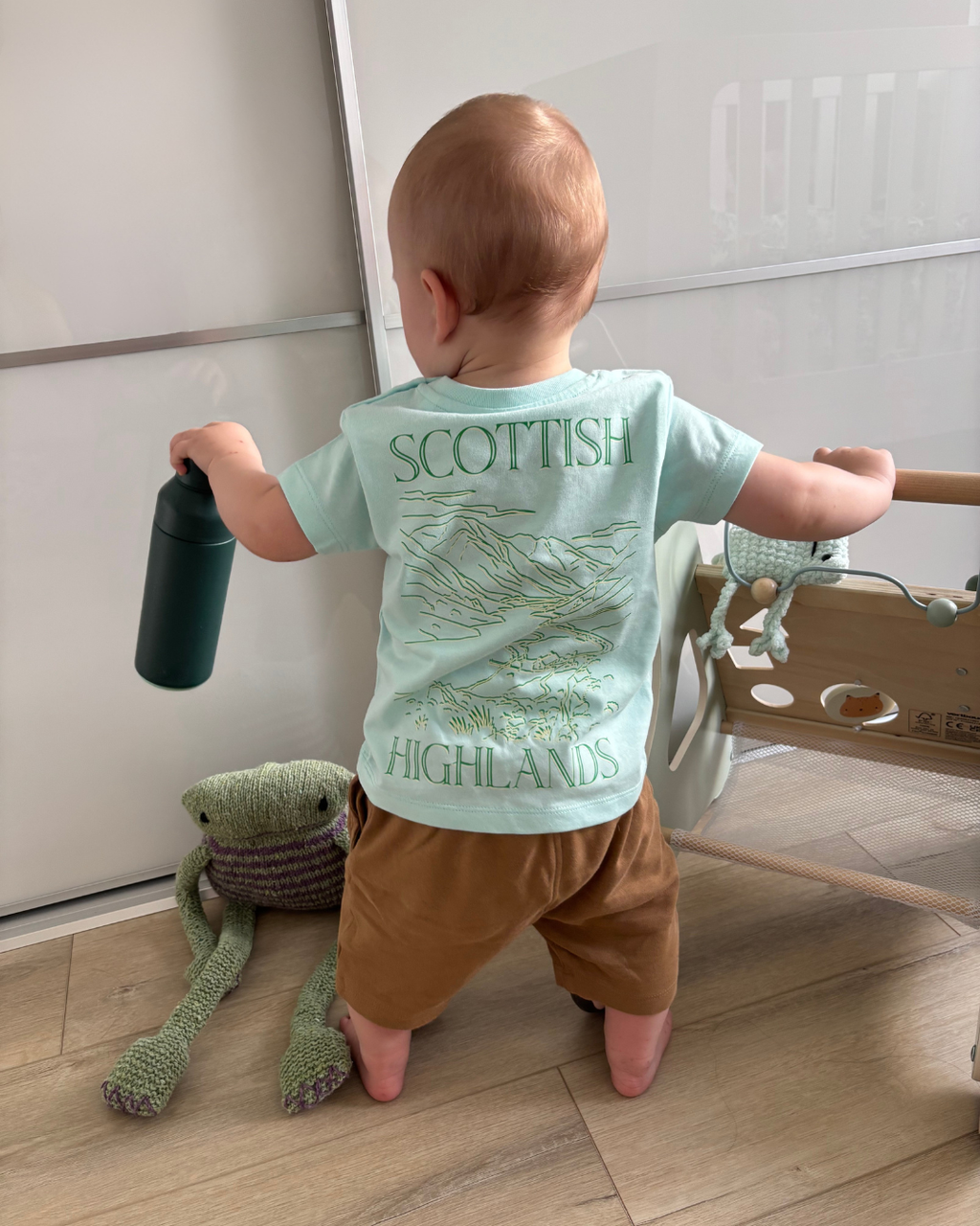 Outline Crowd Scottish highlands t-shirt